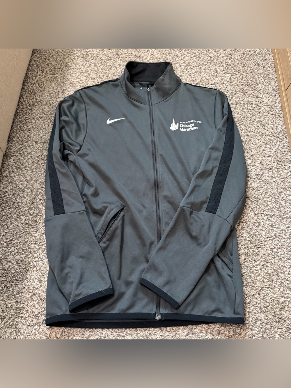 Nike Chicago Marathon Men's Full-Zip Jacket - size small - American Airlines